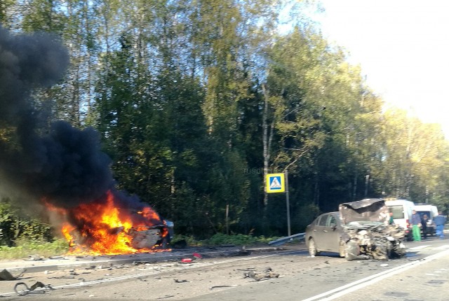 Один человек погиб в огненном ДТП на Выборгском шоссе
