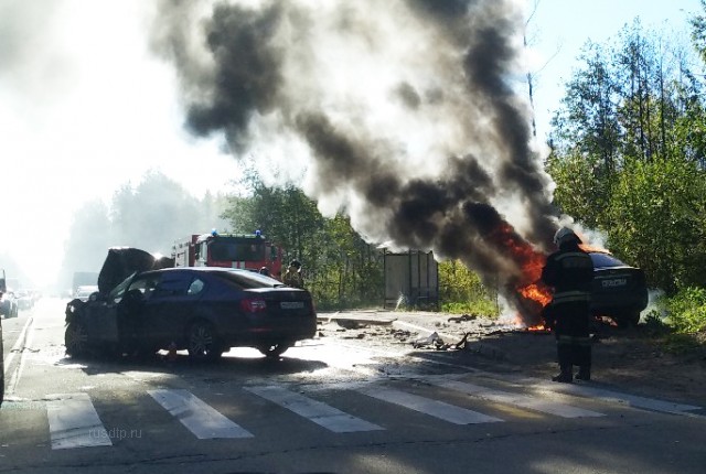 Один человек погиб в огненном ДТП на Выборгском шоссе