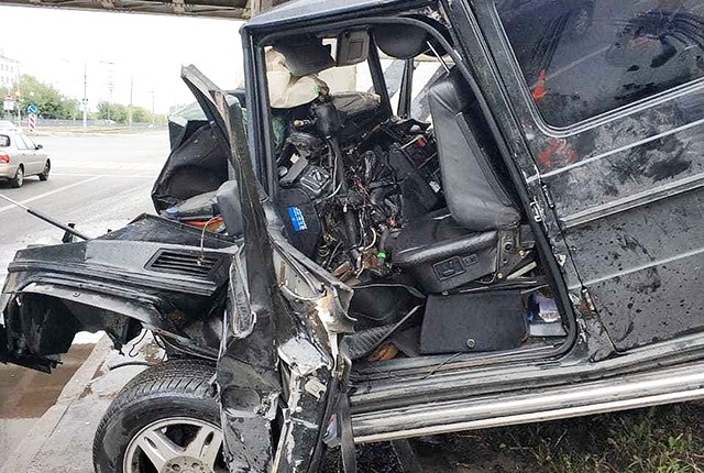 В Казани водитель «Гелендвагена» погиб, врезавшись в опору моста