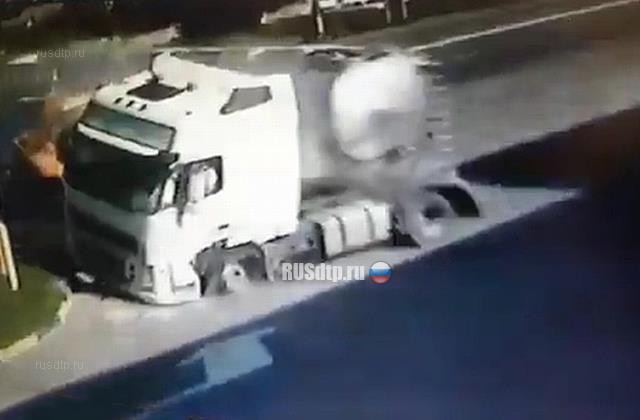Столкновение грузовиков в Изобильном попало на видео