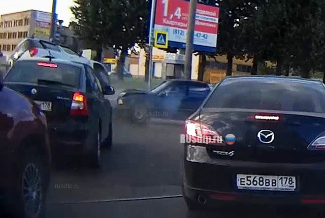 Женщина на Шкоде не пропустила Нексию (с) Женщина на Шкоде не пропустила Нексию (с)