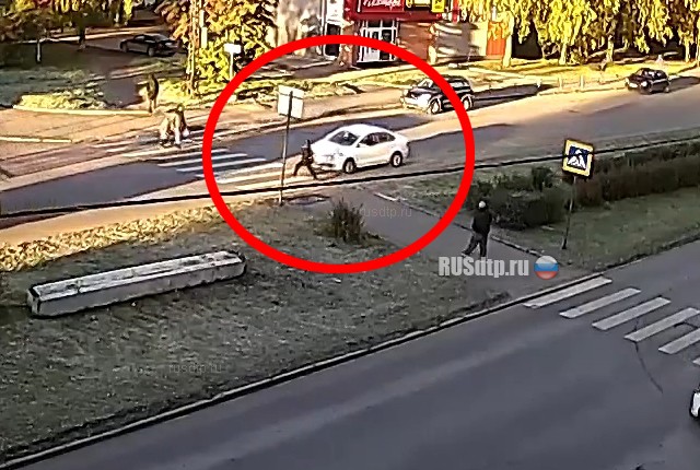 В Петрозаводске автомобиль сбил школьницу и скрылся с места ДТП В Петрозаводске автомобиль сбил школьницу и скрылся с места ДТП