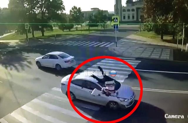 В Адыгее пенсионер на «Солярисе» сбил пенсионерку. ВИДЕО В Адыгее пенсионер на «Солярисе» сбил пенсионерку. ВИДЕО