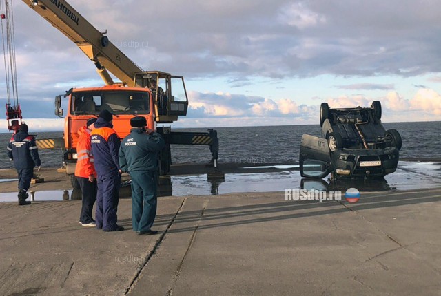 Со дна Финского залива достали машину с телами мужчины и женщины