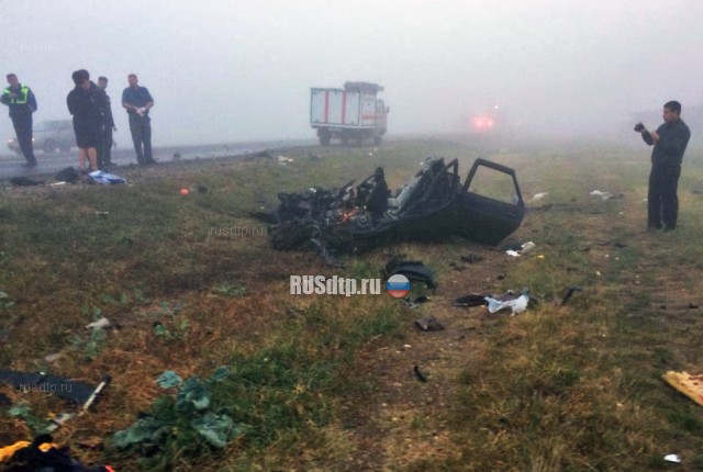 ВАЗ-2112 разорвало на части в ДТП на автодороге Краснодар - Кропоткин