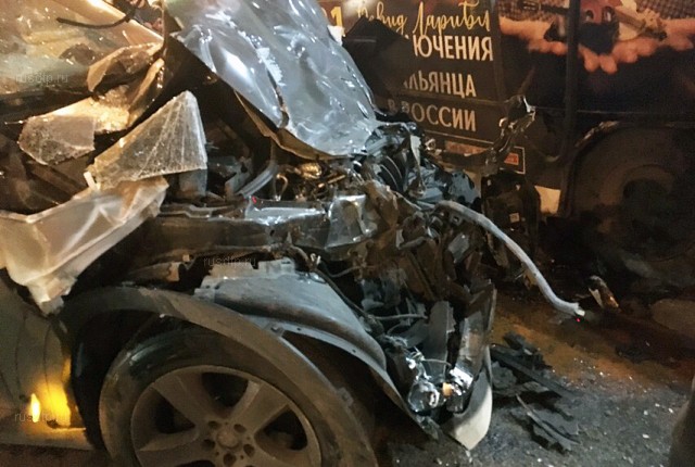 В Петербурге лихач на BMW врезался в маршрутку и сбежал. ВИДЕО