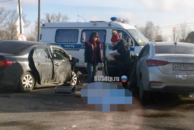 Трое погибли в лобовом столкновении автомобилей на Таллинском шоссе в Санкт-Петербурге