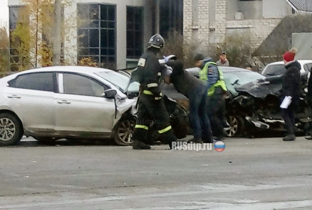 Трое погибли в лобовом столкновении автомобилей на Таллинском шоссе в Санкт-Петербурге