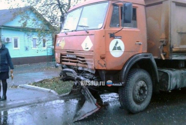 В Курской области в ДТП с участием ВАЗа и КАМАЗа погибли женщина и ребенок
