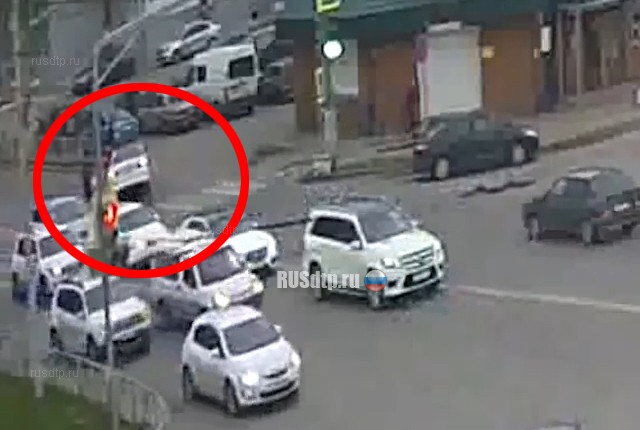 В Рязани Kia Optima сбила 15-летнего подростка. ВИДЕО В Рязани Kia Optima сбила 15-летнего подростка. ВИДЕО