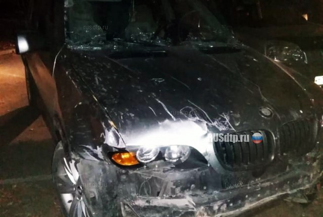 В Бийске пьяный полицейский на BMW X5 въехал в витрину магазина. ВИДЕО