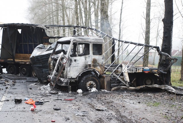 Два большегруза сгорели в результате ДТП на трассе «Нарва»