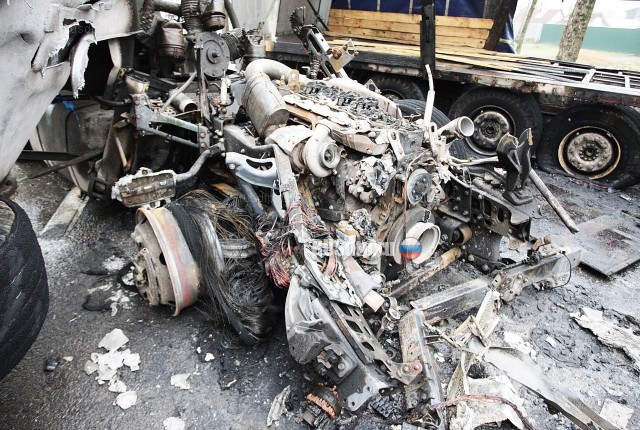 Два большегруза сгорели в результате ДТП на трассе «Нарва»
