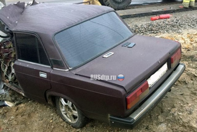 ВАЗ-2107 смяло от столкновения со столбом на трассе М-2 "Крым" в Ясногорском районе