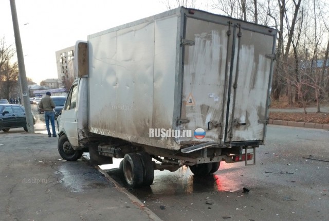 «Ладу» разорвало на части в результате ДТП в Казани