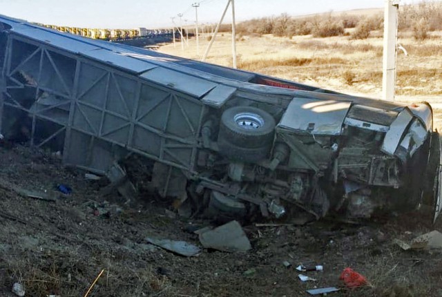 В Саратовской области в ДТП с участием поезда и автобуса погибли 5 человек