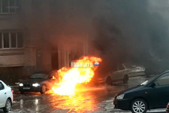 Во Владимире пьяный водитель едва не сгорел в своей машине. ВИДЕО