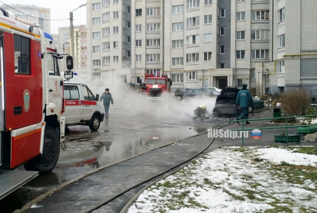 Во Владимире пьяный водитель едва не сгорел в своей машине. ВИДЕО