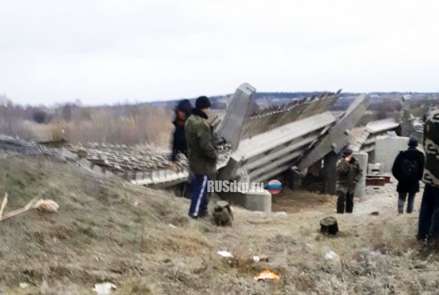 Под Воронежем обрушился автомобильный мост