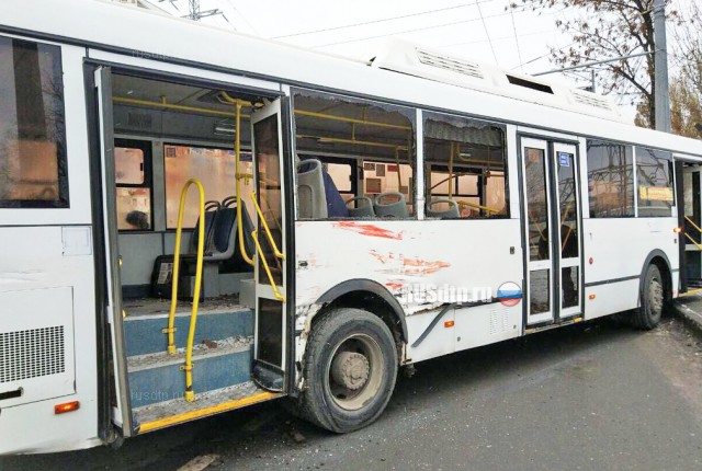 В Самаре столкнулись автобус и трамвай. ВИДЕО