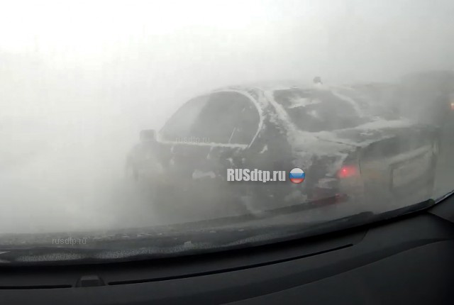 Момент столкновения 10 автомобилей в Кузбассе попал на видео