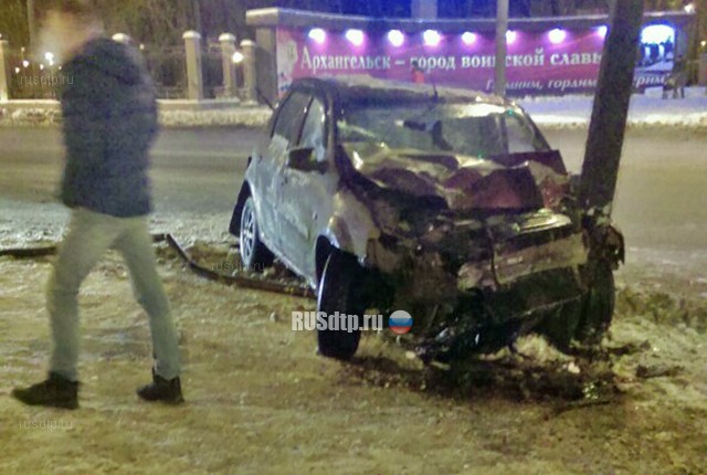 В Архангельске скрывавшийся с места ДТП пьяный водитель врезался в столб. ВИДЕО