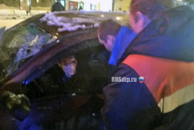 В Архангельске скрывавшийся с места ДТП пьяный водитель врезался в столб. ВИДЕО