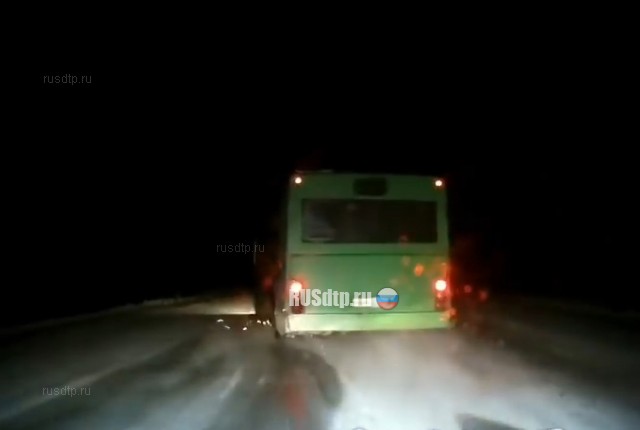 Автобус вылетел в кювет на автодороге «Кировск - Коашва»