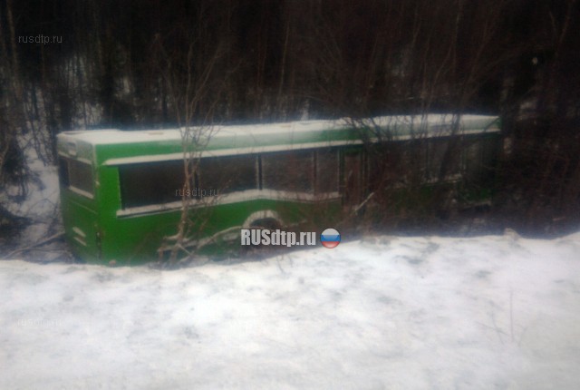 Автобус вылетел в кювет на автодороге «Кировск &#8212; Коашва»