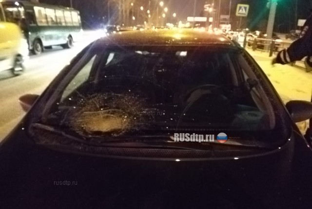 В Екатеринбурге автомобиль сбил 16-летнюю девушку. ВИДЕО