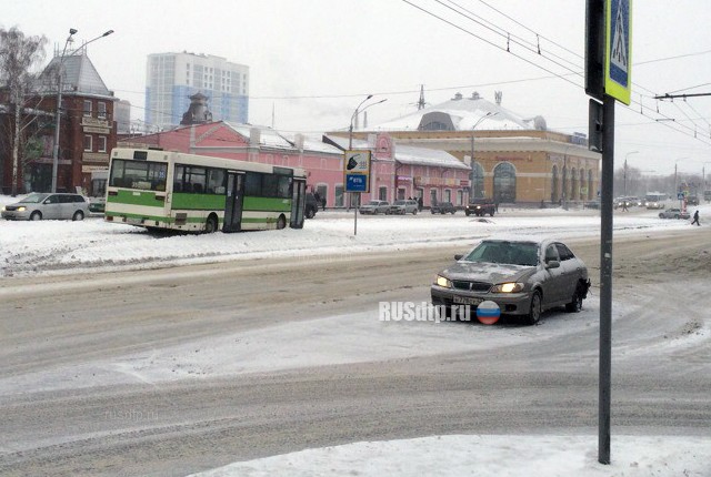 Момент наезда автобуса на пешеходов в Барнауле попал на видео