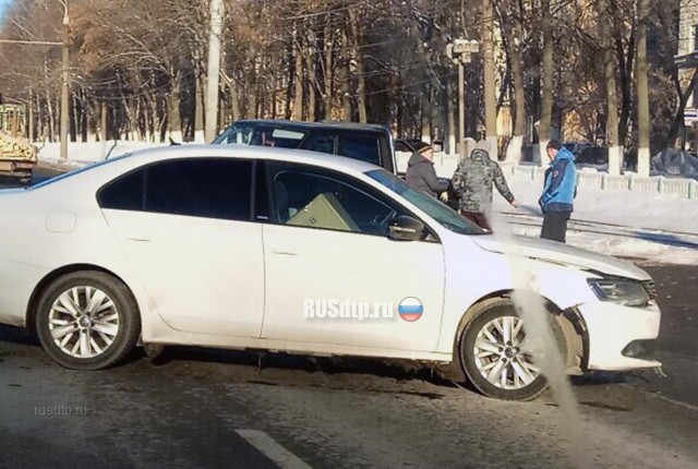В Нижнем Новгороде девушка совершила массовое ДТП, «играя в телефон» за рулем