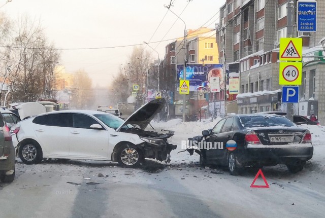 ДТП с маршруткой произошло в Томске. ВИДЕО