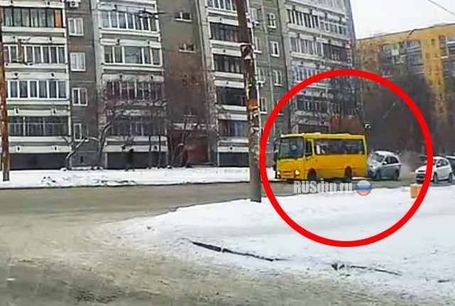 В Екатеринбурге пьяный водитель врезался в маршрутку
