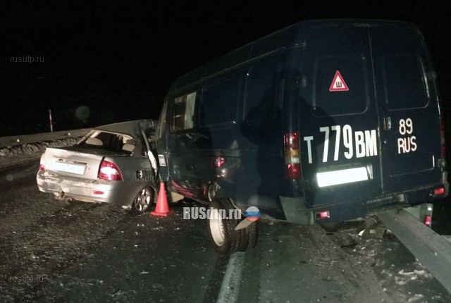 Водитель «Приоры» погиб в ДТП на трассе Сургут - Салехард