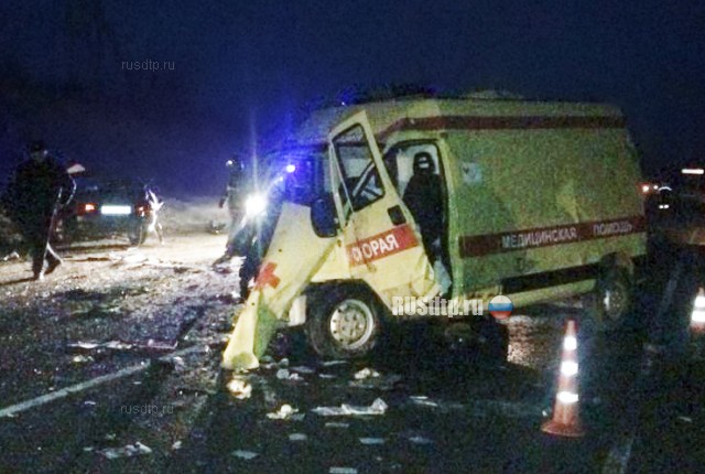На Кубани в ДТП с участием скорой и легкового автомобиля погибли 6 человек