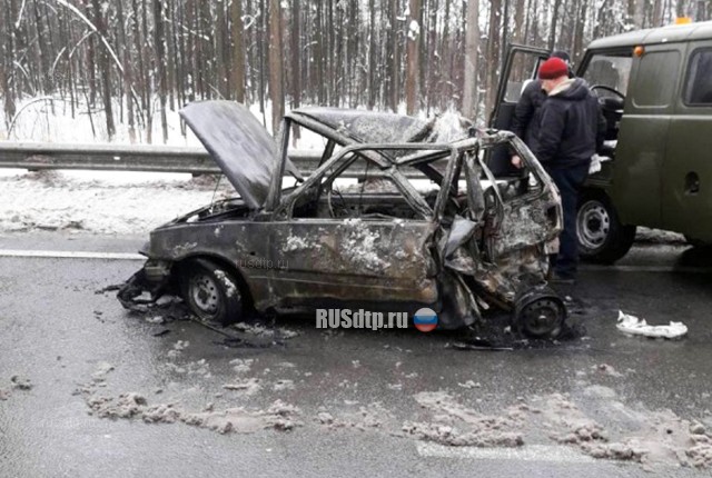 Мужчина погиб в горящей «Оке» на трассе М-5 в Рязанской области