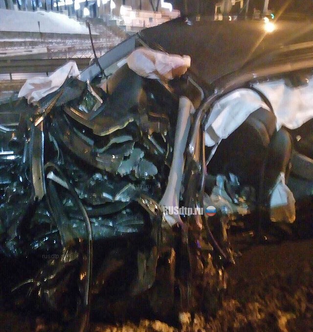 В Ярославле водитель BMW погиб, врезавшись в отбойник