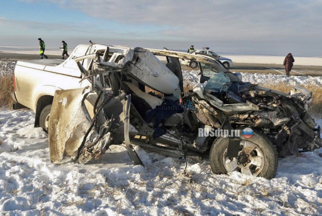 На Урале в ДТП с бензовозом Toyota Hilux разорвало на части