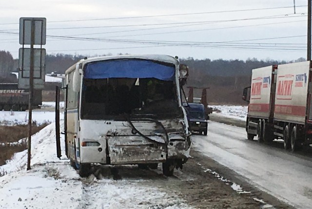 В Пензенской области столкнулись три грузовика и автобус