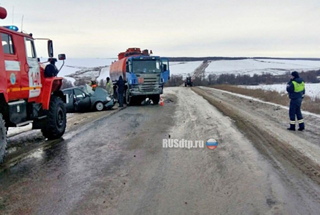Водитель «Приоры» погиб в ДТП с бензовозом в Самарской области