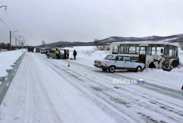 В Красноярском крае в ДТП с рейсовым автобусом погиб человек