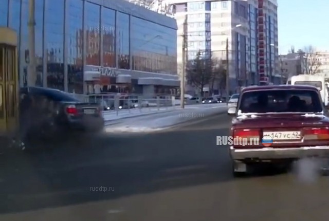Момент ДТП с трамваем в Барнауле попал на видео