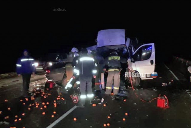 Шесть человек погибли в лобовом столкновении автомобилей на Кубани