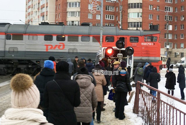 Видеорегистратор запечатлел момент столкновения маршрутки с поездом под Петербургом