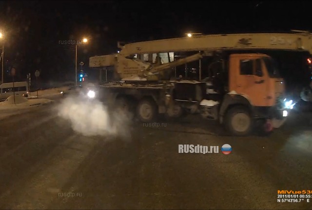 Автокран, фура и легковушка столкнулись в Костроме. ВИДЕО