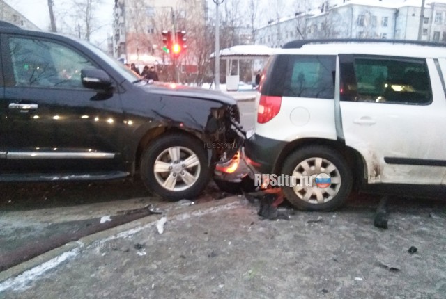 В Архангельске после ДТП автомобиль сбил пешехода. ВИДЕО