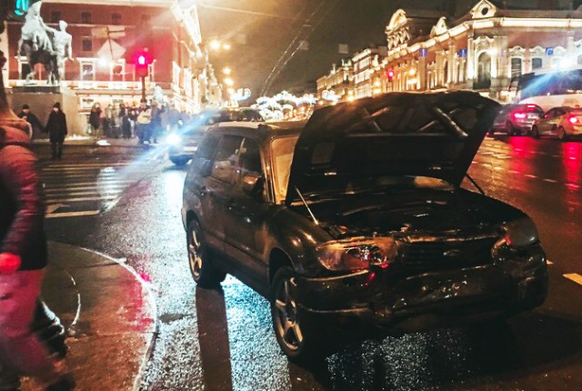 В Петербурге автомобиль сбил 6 пешеходов. ВИДЕО