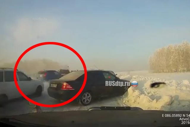 Под Новокузнецком столкнулись 10 автомобилей. ВИДЕО