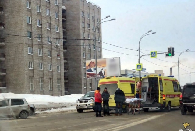 В Бердске столкнулись скорая помощь и легковой автомобиль. ВИДЕО